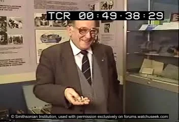 Captura de una entrevista que le hicieron al Doctor Abraham Genin donde muestra sonriente su reloj Pobeda

https://www.watchuseek.com/threads/the-actual-very-first-watch-in-space.4680659/
