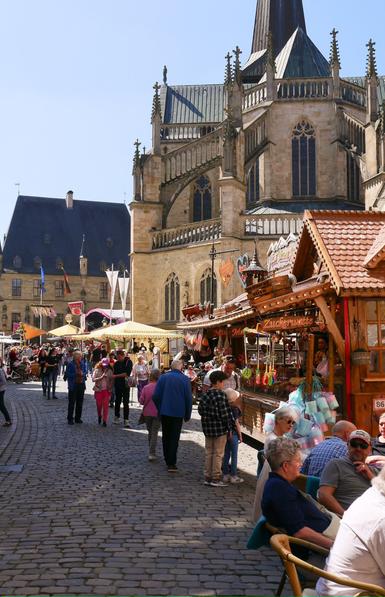 Market Place with St Marien in the background, full of stalls of the
