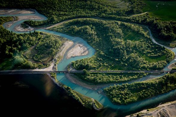 aerial photo - oblique - meanders and a bridge on a portion of the Columbia River, WA, USA