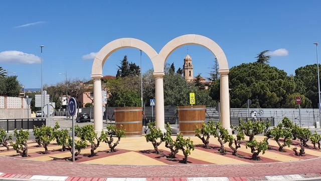 Strassenkreisel in Vinyols y els Arcs, Katalonien, Spanien