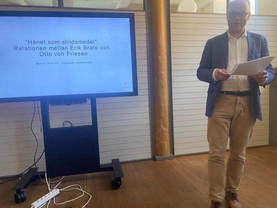 Photo of Marco Bianchi presenting 100 year old gossip.