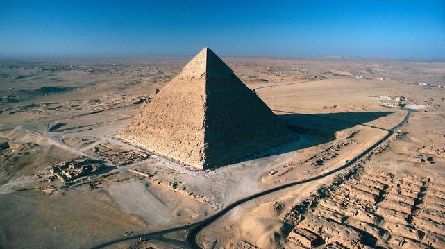 photo - pyramid of Khafre in Giza.