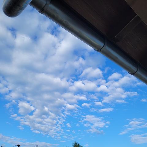 Himmel mit Schäfchenwolken