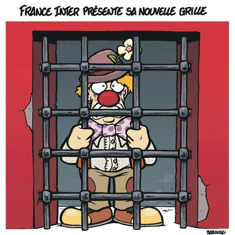 Dessin de BABOUSE Titre "France Inter présente sa nouvelle grile" un clown fleur sur chapeau melon et neoud papillon à pois violet est derrière une grille de prison qu'il tient de ses 2 mains le regard ahuri et la grimace tombante.