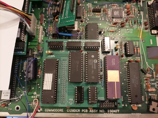 C128DCR mainboard with DolphinDOS 3 daughterboard plugged into U101 chip socket. CPU 6502 is raised to the daughterboard. No 40-pin ribbon necessary.