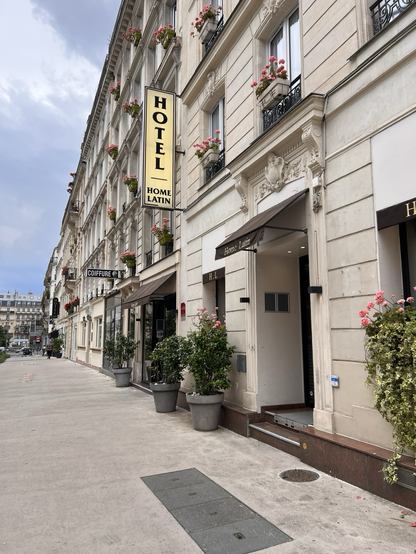 Une photo d’un hôtel dans le Quartier Latin à Paris