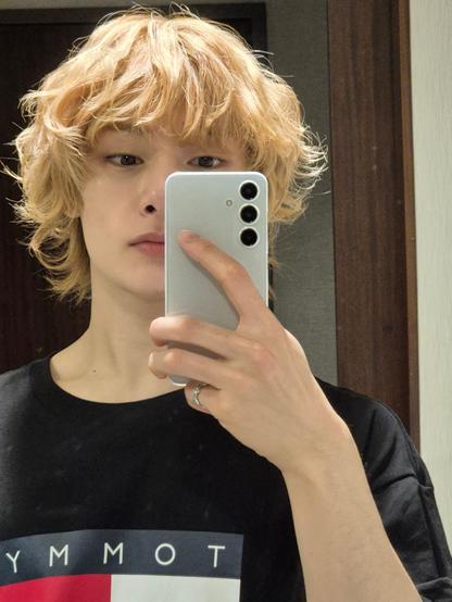 mirror selfie of I.N with curly ginger hair