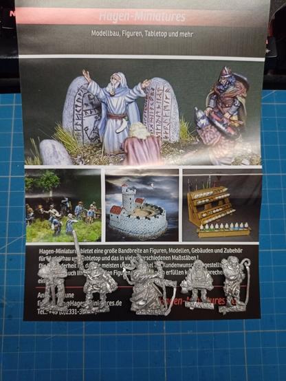 5 metal unpainted metal miniatures with a resemblance to TLotR fellowship