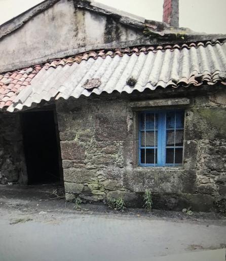 Uma casa de pedra velha abandonada na Galiza