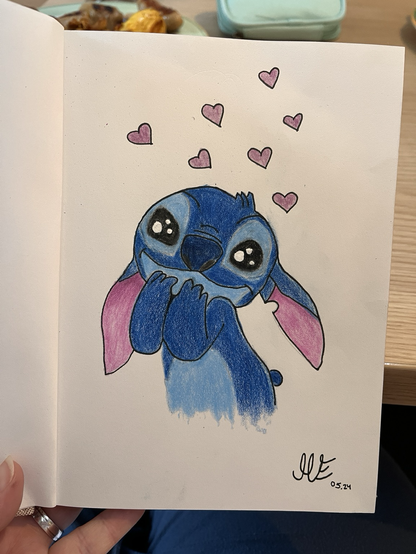 Stitch in Farbe gezeichnet