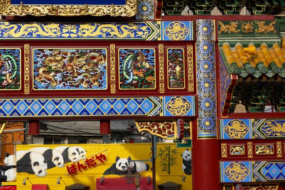 Panda paintings and the intricate colorful laticework of the main gate of the Yokohama Masobyo (Mazu Miao) somehow resonate.