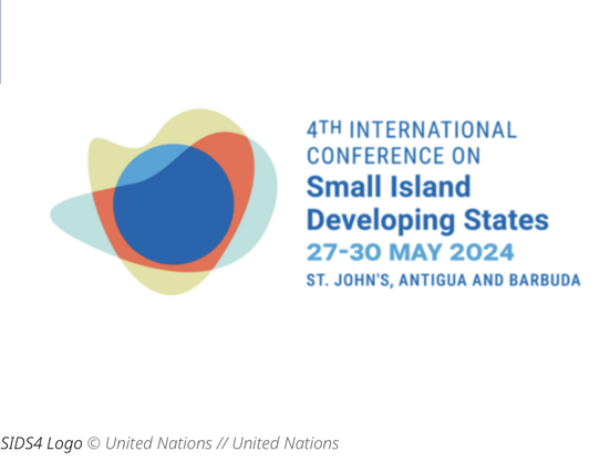Logo der 4th International Conference on Small Island Developing States 27-30 May 2024 St. John's, Antigua and Barbuda.