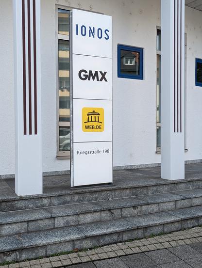 Firmenschild von IONOS, GMX, WEB.DE in der Kriegsstraße 198 (Karlsruhe)