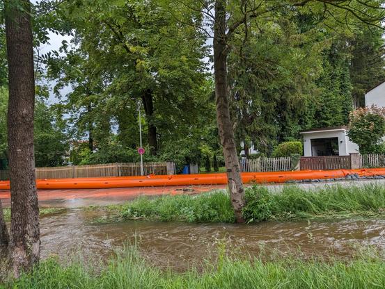 Flood barrier