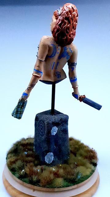 Photograph from the back, showing the patterns painted on her back (still no belts/attachments visible for the breastplates). On the back of the megalith here is visible some lichen patches