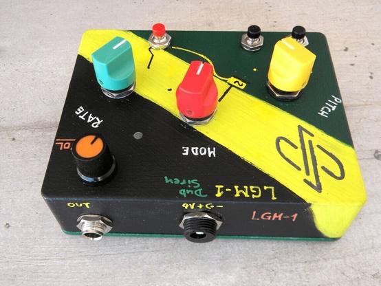 LGM-1 Dub Siren painted in the colors of the Jamaican flag