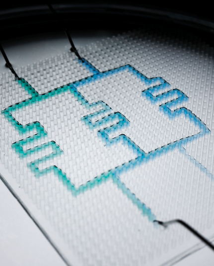 This microfluidic circuit uses water channels held in place by solid pillars immersed in oil. The printed circuit mixes two liquids.
