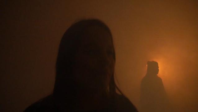 Videostill aus der Installation Mensch | Maschinen | Raum des Teenage Angst Ensembles.