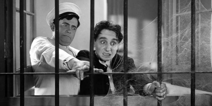 Pablo Álvarez Rubio as Renfield behind bars in Drácula (1931)