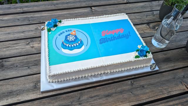Birthday cake for the 10th birthday of Kubernetes