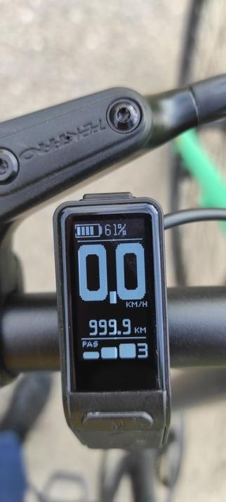 il contachilometri che segna 999.9km