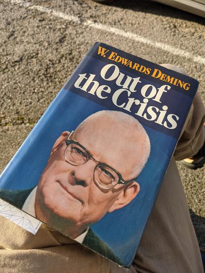 جلد کتاب Out of the Crisis نوشتهٔ ادوارد دمینگ