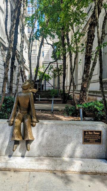 Le petit prince sculpture on 5th Avenue in NYC