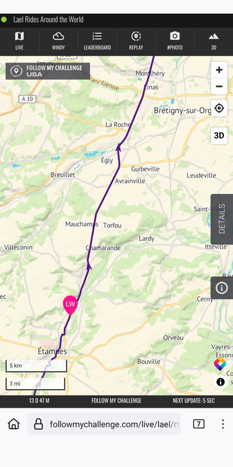 Carte centrée sur le département de l'Essonne avec la trace planifiée par Lael Wilcox pour rejoindre Paris depuis Étapes passant par la N20 (2x2 voies rectilignes très similaire à une autoroute)