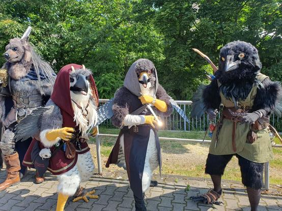 Drei Cosplayer-Vögel, Instagramm mystic_feathers_