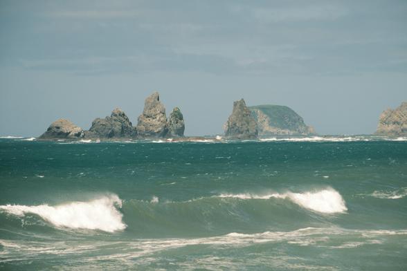 Multiple Sea stacks in the Pacific Ocean