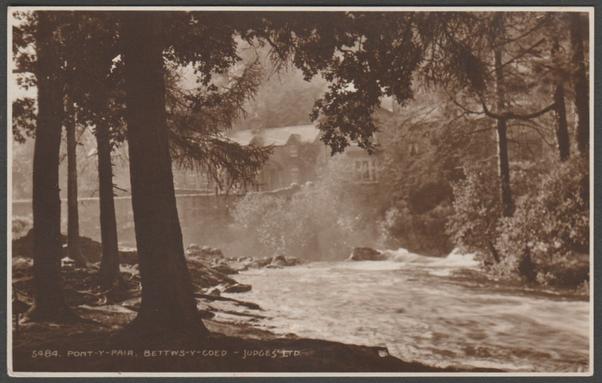Sepia real photographic postcard showing a view of Pont-y-Pair at Betws-y-Coed in Caernarvonshire.
Published by Judges Ltd, Hastings, No 5484, 1920.
Postally unused.
Very good condition, with slight corner bumps.