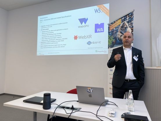 Louay Bassbouss présents the w3c web standards in the immersive web