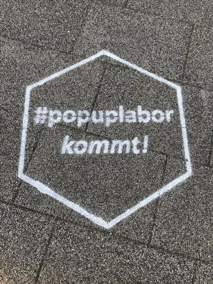 Popup Labor kommt - Straßengraffiti