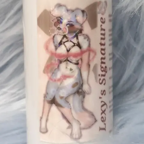 Front of bottle, close up