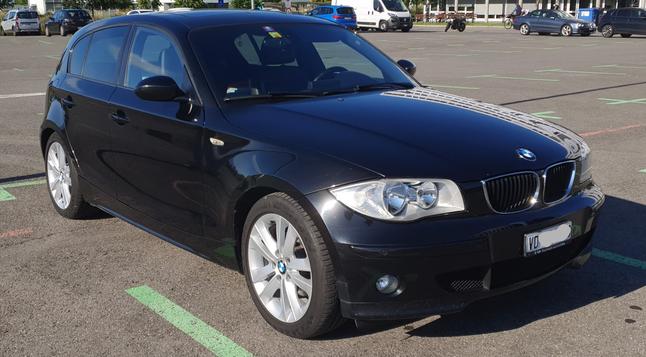Voiture BMW série 1 noire