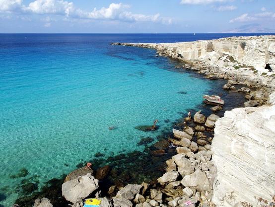 la-plage-de-cala-rossa-favignana-1