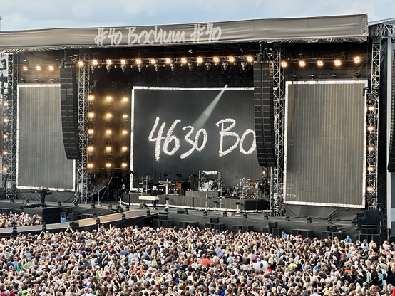 Konzertbühne mit Aufschrift 4630 Bochum