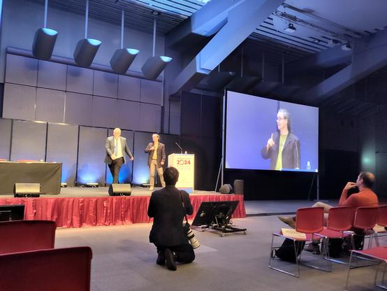 Steffen Neumann and Roy Goodacre at the podium in Osaka awarding the honorary membership to the metabolomics society to Steffen.