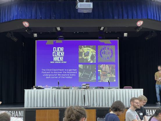 Werbung für den Click! Clack! Hack!-Podcast, der einer der Sponsoren des Events war