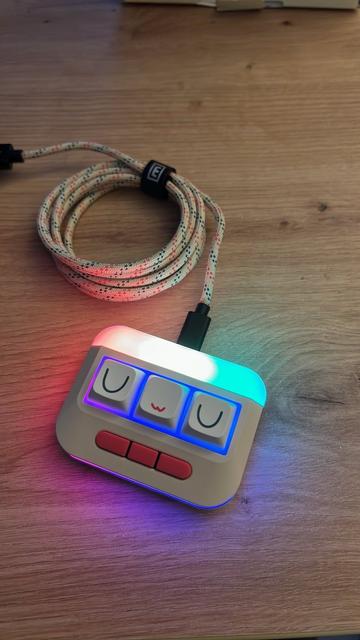 The macropad has RGB on the top and around the case. Also, the less have underglow when you press the buttons.