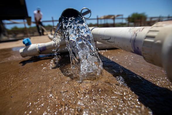 photo - groundwater pumping in San Joaquin Valley
