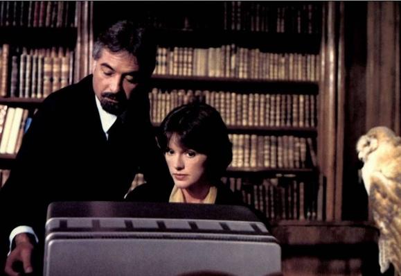 Dr. Marshall (Jean-Claude Brialy) showing Dr. Martin (Anny Duperey) his patient files.