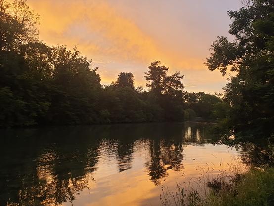 Coucher de soleil sur le plan d'eau du bois de Boulogne