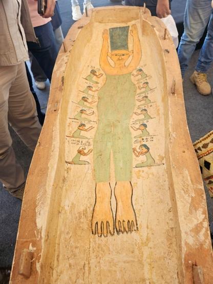 une-peinture-de-marge-simpson-dans-un-sarcophage-egyptien-1