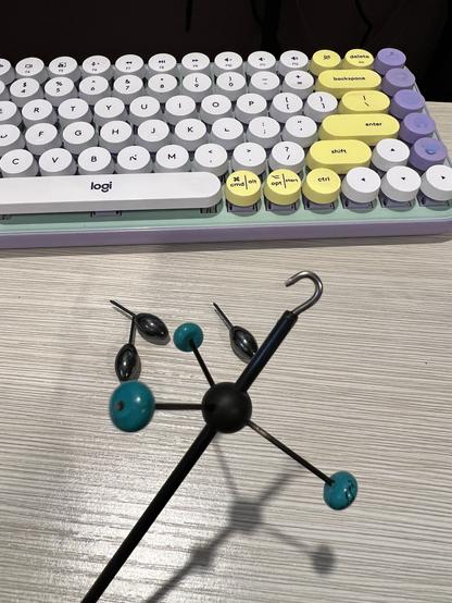 Different view of the modular spindle, with one of the other sets of weights pictured