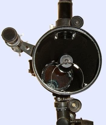 Curved secondary mount in Newtonian telescope that eliminates diffraction spikes.