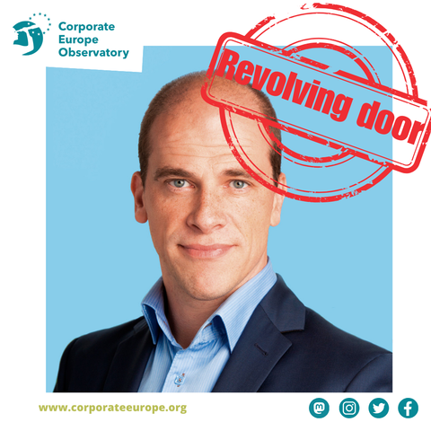 Photo of Diederik Samsom with a stamp saying: revolving door