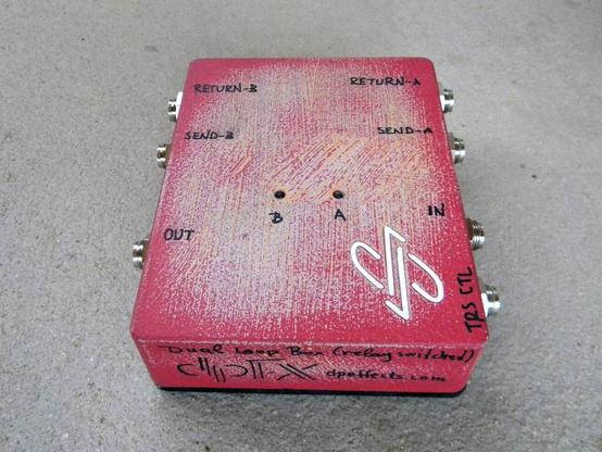 a red loop box pedal with two loops in series, controlled/switched by relays and trigger outputs of commercial switchers