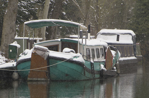 A photo titled "moored in the snow 2", taken near Ham Mill Bypass Sluices (Qty 3) by barryskeates on Flickr.