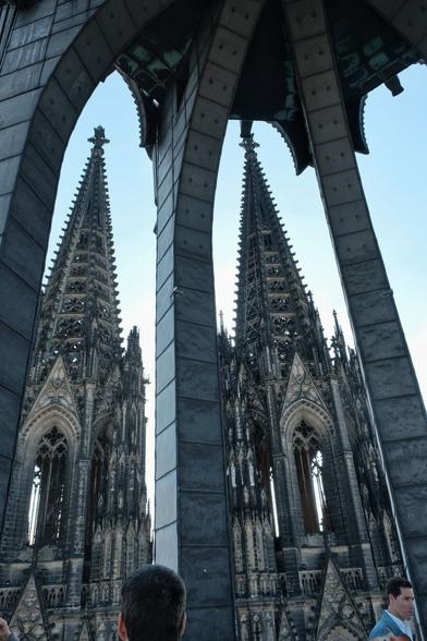 Blick auf die Hapttürme des Kölner Doms, vom Geviertturm aus